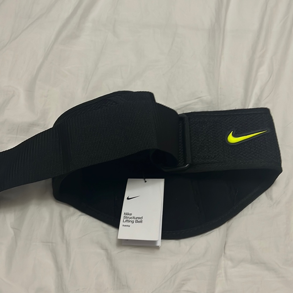Nike weightlifting belt